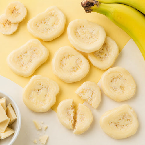 Bananenchips in weißer Schokolade