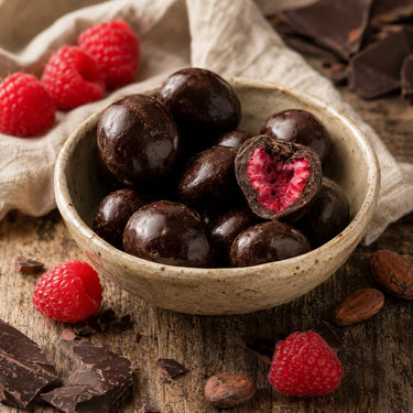 Translation missing: de.Gefriergetrocknete Himbeeren in Zartbitterschokolade