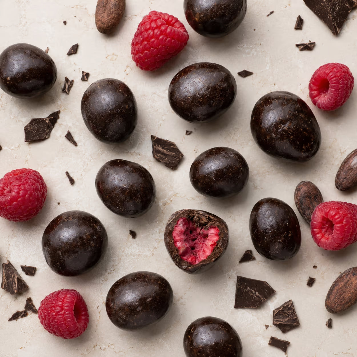 Gefriergetrocknete Himbeeren in Zartbitterschokolade
