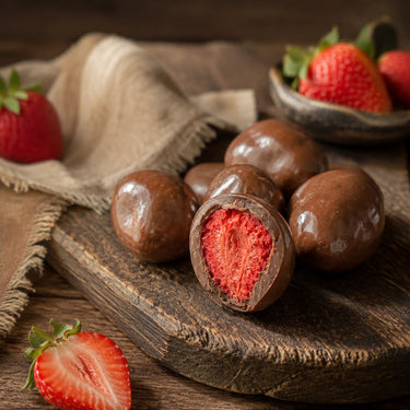 Translation missing: de.Gefriergetrocknete Erdbeeren in Vollmilchschokolade