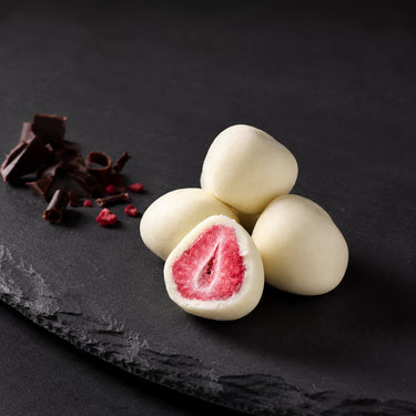 Translation missing: de.Gefriergetrocknete Erdbeeren in weißer Schokolade