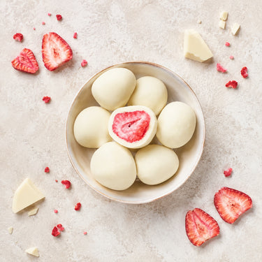 Translation missing: de.Gefriergetrocknete Erdbeeren in weißer Schokolade