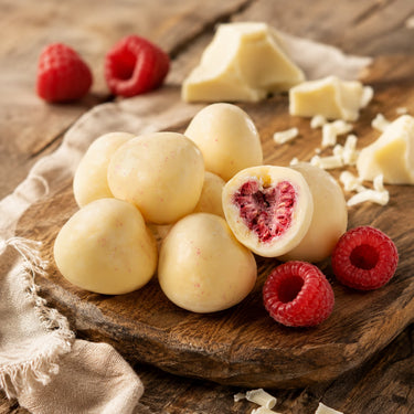Translation missing: de.Gefriergetrocknete Himbeeren in weißer Schokolade