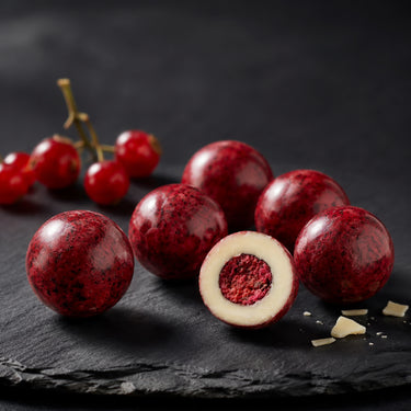 Translation missing: de.Gefriergetrocknete Johannisbeeren in weißer Schokolade